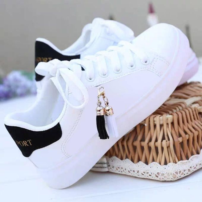 Ladies Sneaker Shoes Causal Shoes Buy A Size Larger Than Usual White